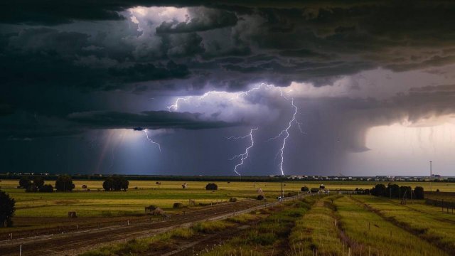 Ставропольцев ждут новые погодные испытания: штормовое предупреждение продлено