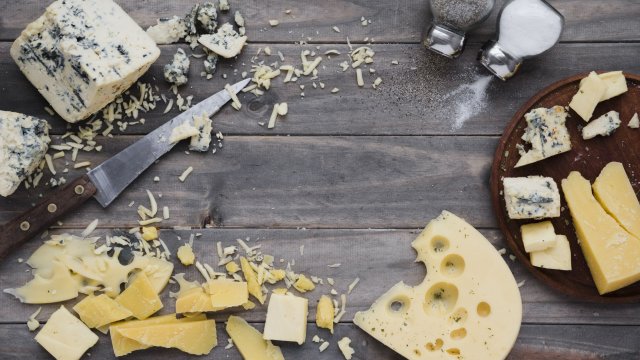 Транспортная прокуратура края изъяла более 30 килограммов сыра