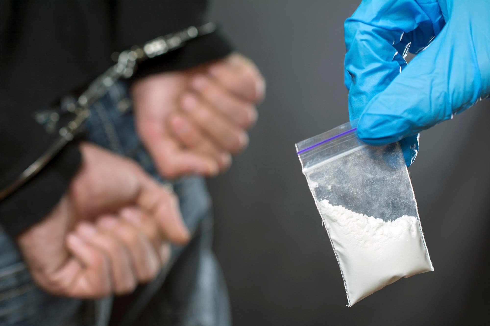 Наркотическое безумие: полиция Ставрополья закрыла два наркопритона и поймала наркоторговца