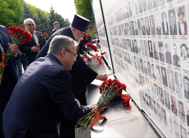 Губернатор Ставрополья возложил цветы к "Стене памяти"