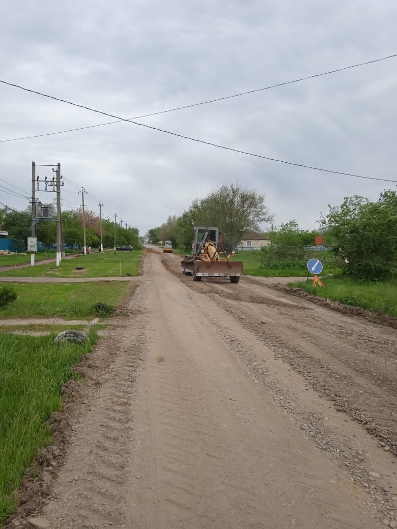 В селе Новомихайловском отремонтируют дорогу