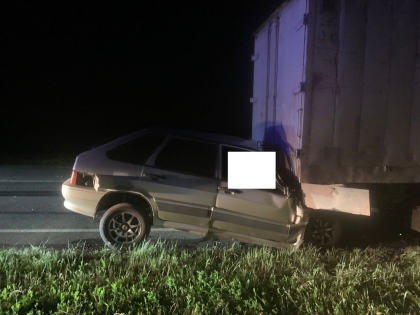 Водитель в Красногвардейском округе въехал в стоящий грузовик и погиб