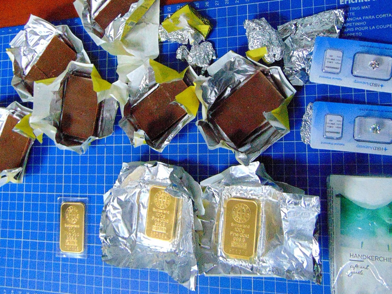 Пассажирка аэропорта Минвод пыталась провезти золотые слитки под видом шоколадок