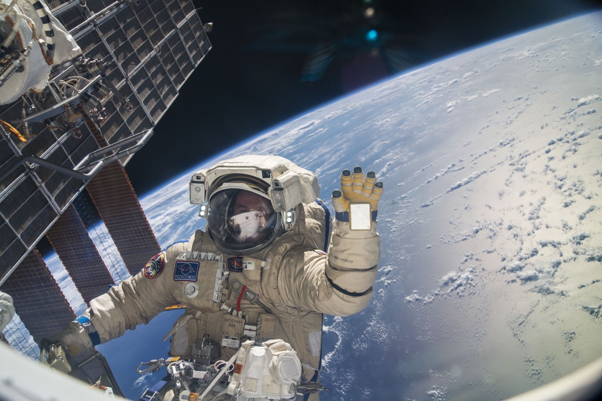 Выход российских космонавтов в открытый космос запланирован в июне