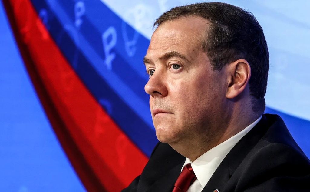 Медведев: у России нет причин воздерживаться от уничтожения кабельных связей врагов
