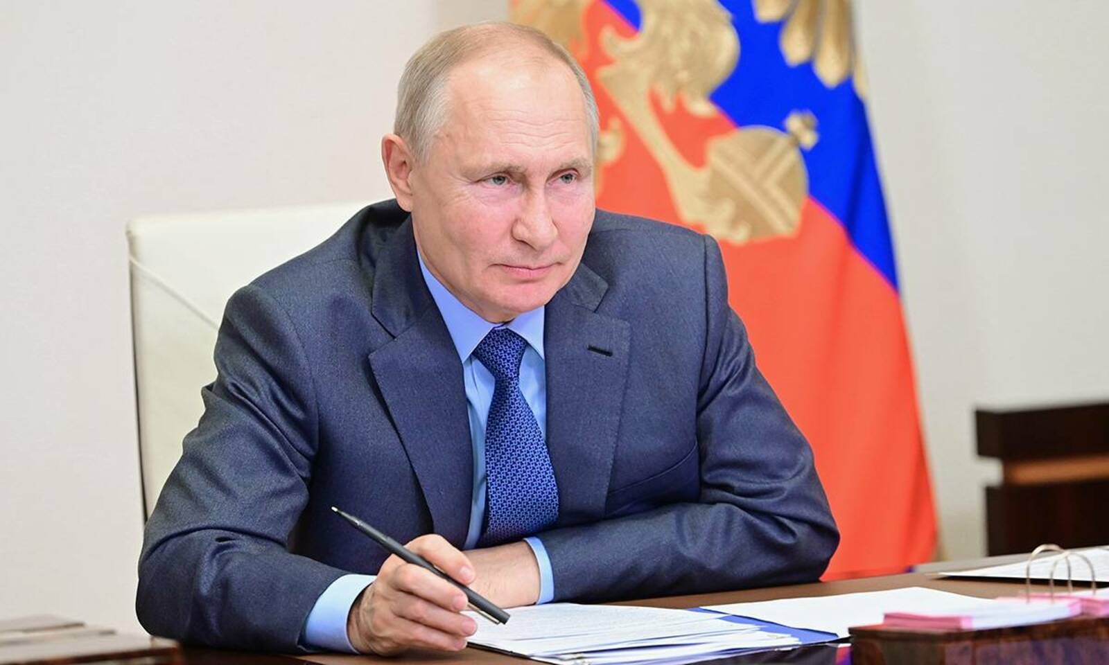 Владимир Путин предложил упростить получение пособий на детей