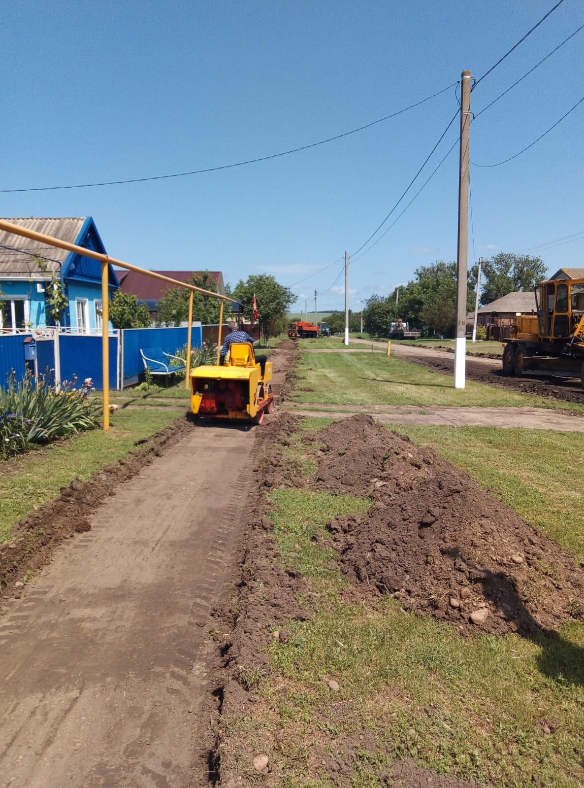 В селе Красногвардейского округа начался ремонт дорожного участка